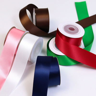 Hochfestigkeit kundenspezifisch angepasste doppelte Fläche 100% Polyester RPET Plain Silk Satin Ribbon Roll