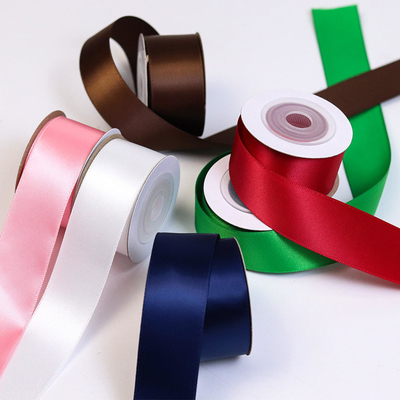 Custom Pattern Double Face 100% Polyester RPET Satin Band Roll für langlebige Verpackungen