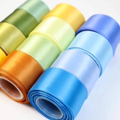 Custom Pattern Double Face 100% Polyester RPET Satin Band Roll für langlebige Verpackungen